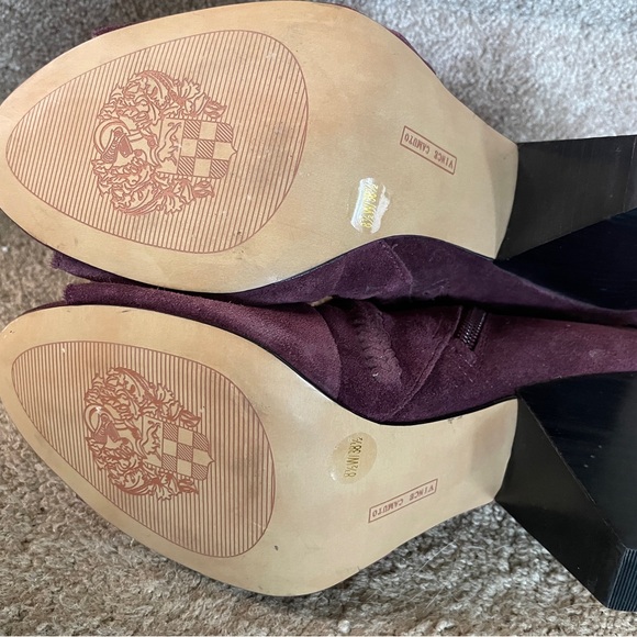 Vince Camuto peep toe suede booties size 8.5 - Picture 4 of 5